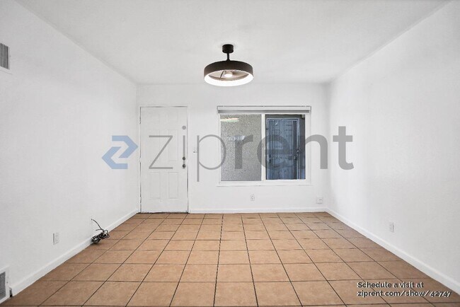 Building Photo - 132 W 18th St