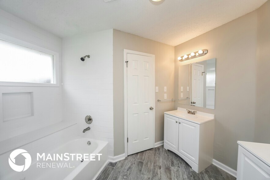 Building Photo - 6580 Silver Oak Cove