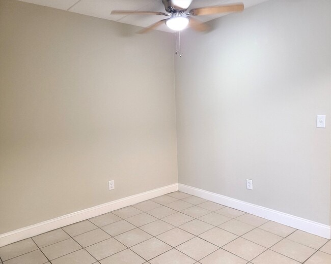 Building Photo - 576 Washington St