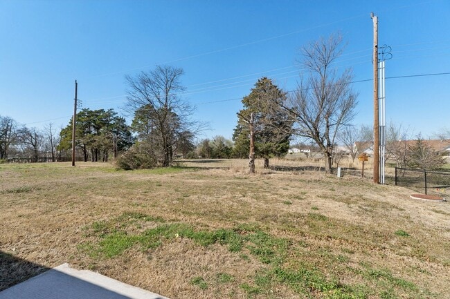 Building Photo - Beautiful 3 Bedroom, 2 Bath Home Close to Choctaw