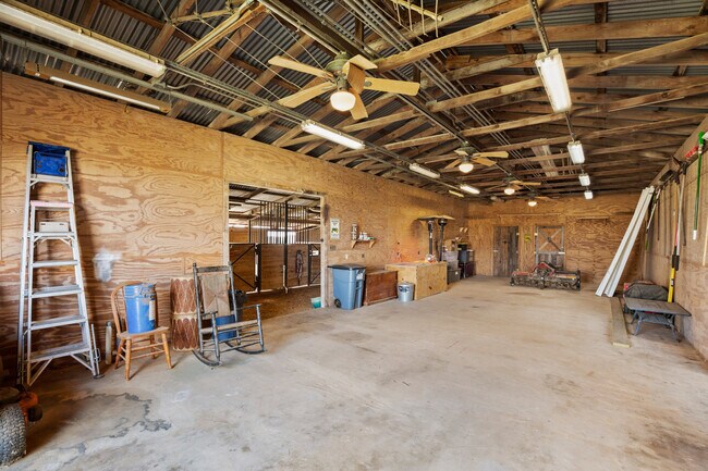Building Photo - 140 Youngs Prairie Rd