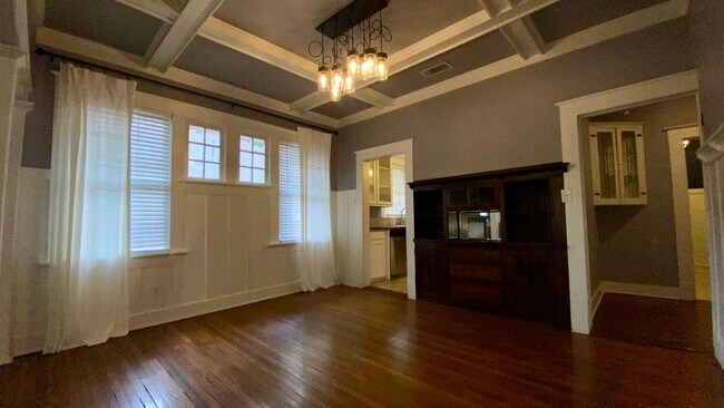 Building Photo - Charming Fairmount Bungalow