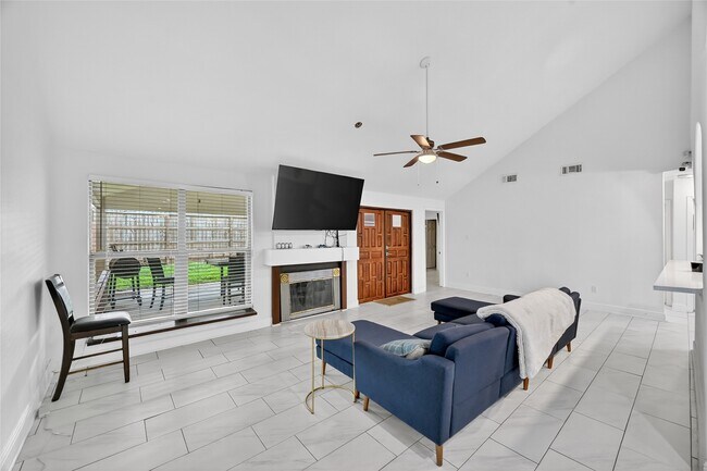 Building Photo - 11230 Bandlon Dr