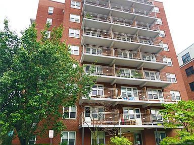 Building Photo - 700 Summer St