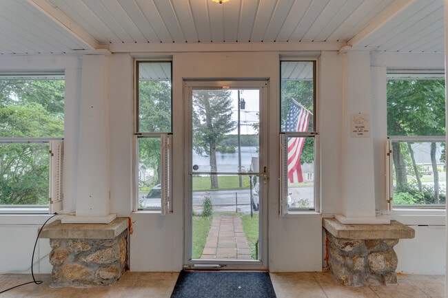 Building Photo - 285 Deepwood Dr