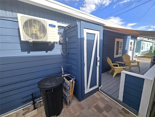 Building Photo - 2601 Gulf Dr N