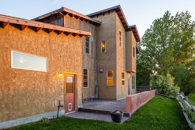 Building Photo - Fully Loaded North Bozeman Home for Lease!