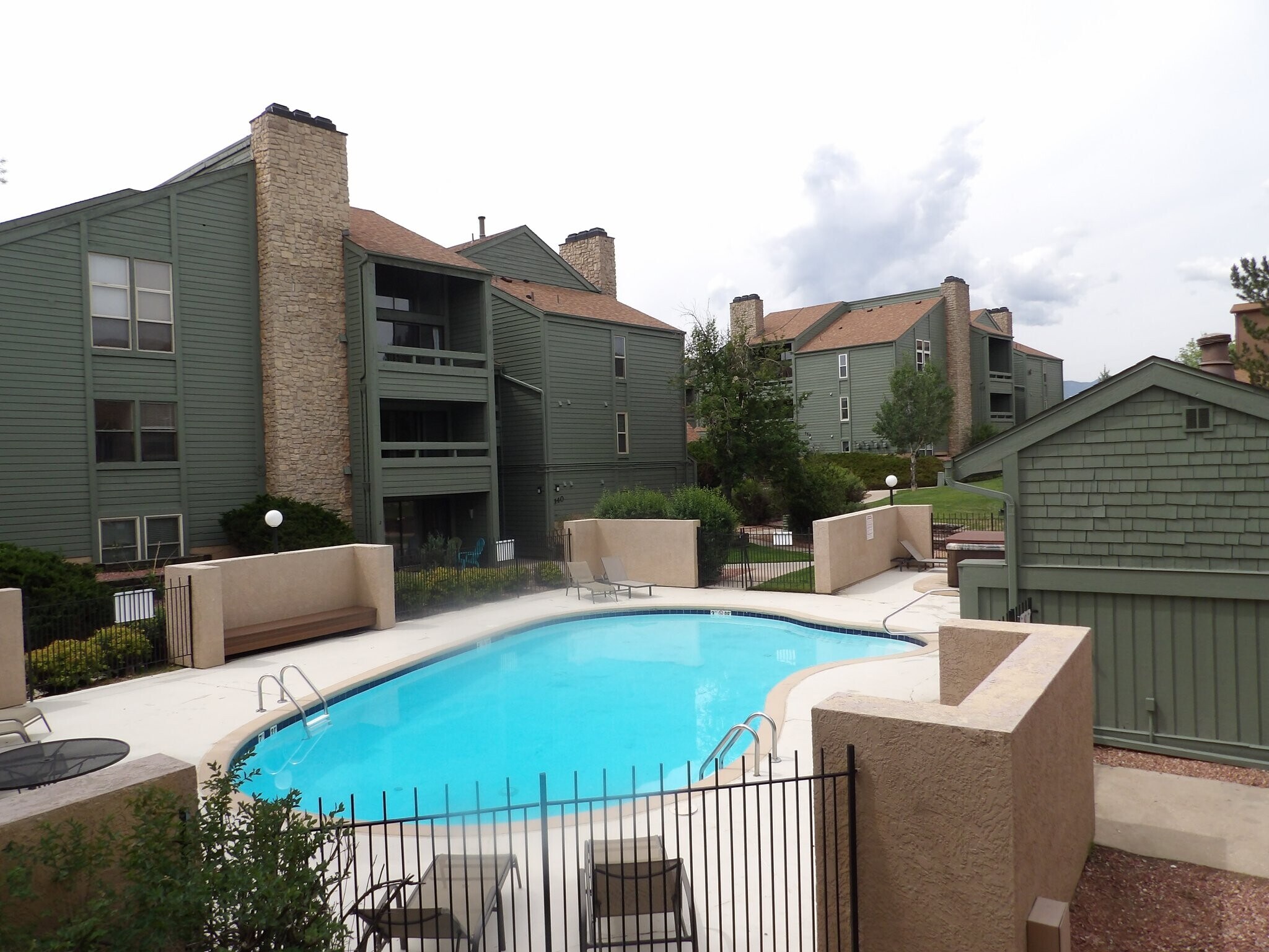 Building Photo - 128 W Rockrimmon Blvd