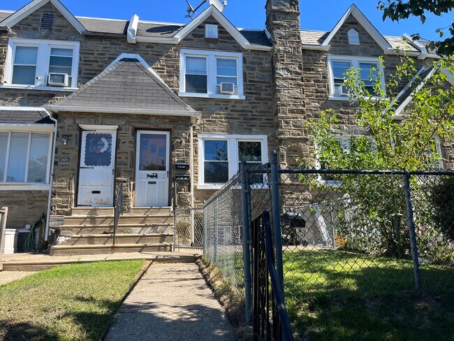 Building Photo - 3427 Sheffield Ave