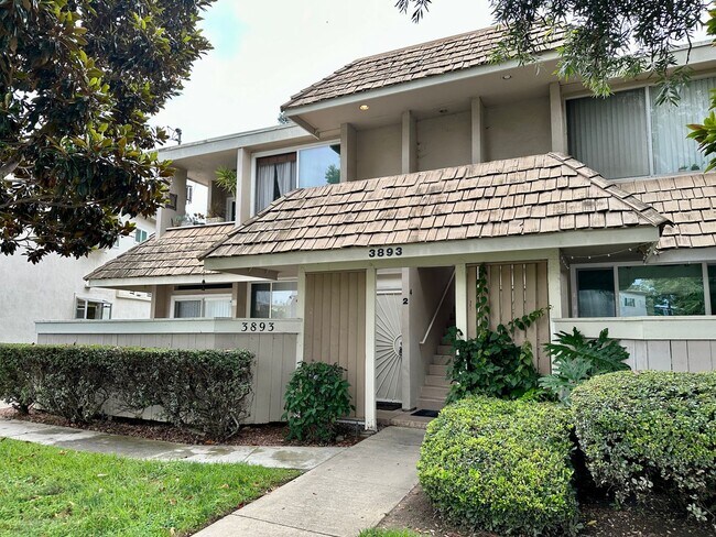 Building Photo - Beautiful 3 Bedroom 2 Bath Condo in Point Loma w/Three Private Patios