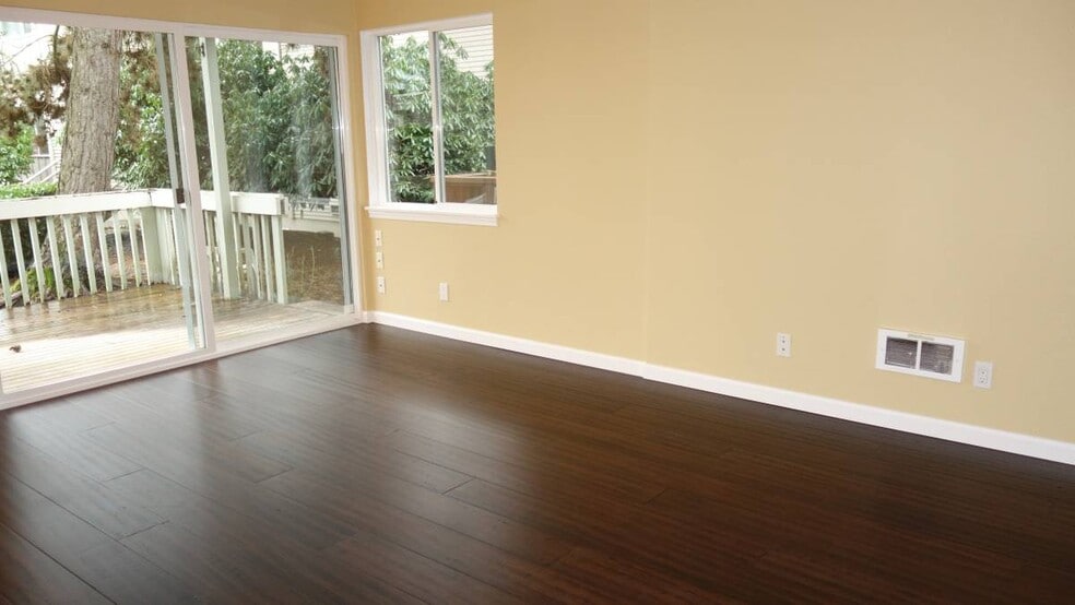 Huge Living Room - 17305 NE 45th St