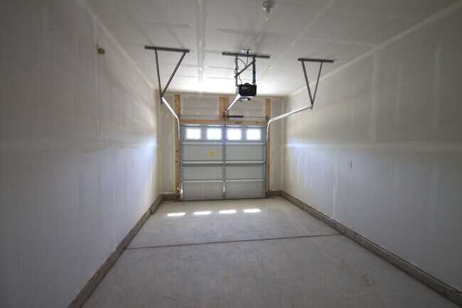 Building Photo - 719 Wagon Cross Ct