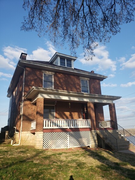 Building - 700 Cliff St