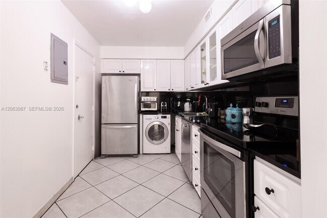 Building Photo - 6770 Indian Creek Dr