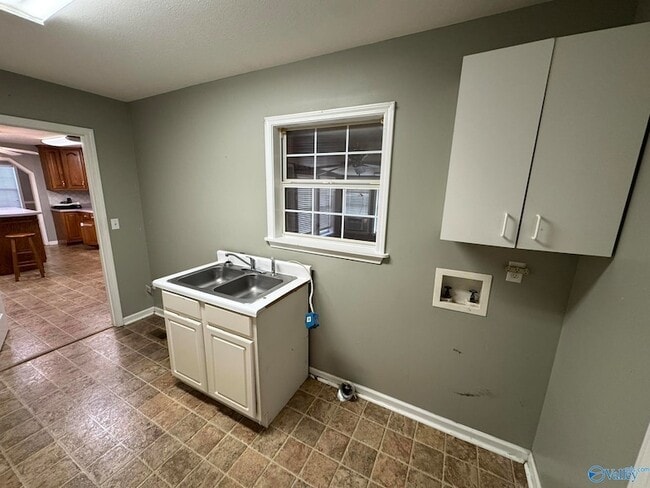 Building Photo - 104 Cypress Cir