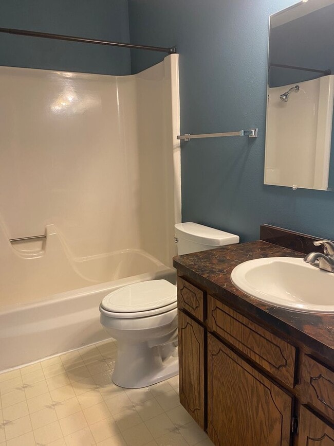 Building Photo - Charming Home w/ Spacious, Fenced yard