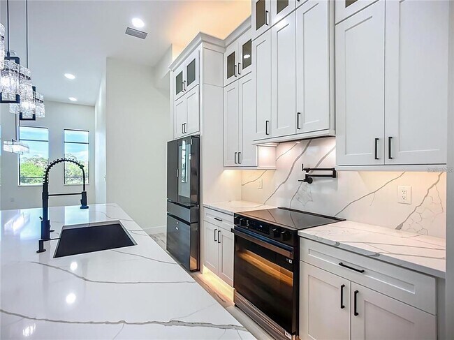 Building Photo - 1167 Boundary Blvd