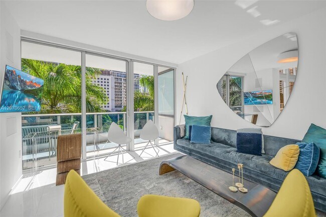 Building Photo - 200 Biscayne Blvd Way