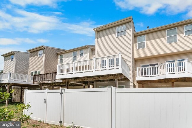 Building Photo - 7258 Mockingbird Cir