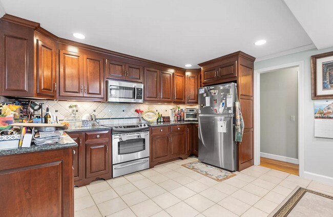 Building Photo - 26 Davenport Ave