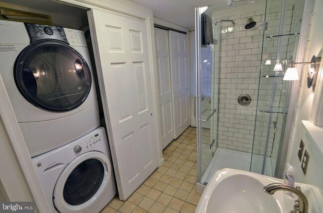 Building Photo - 1029 30th St NW