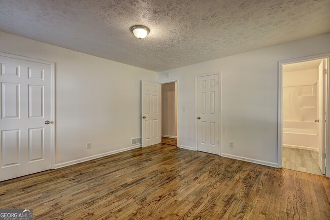 Building Photo - 4090 Knotty Oak Trail