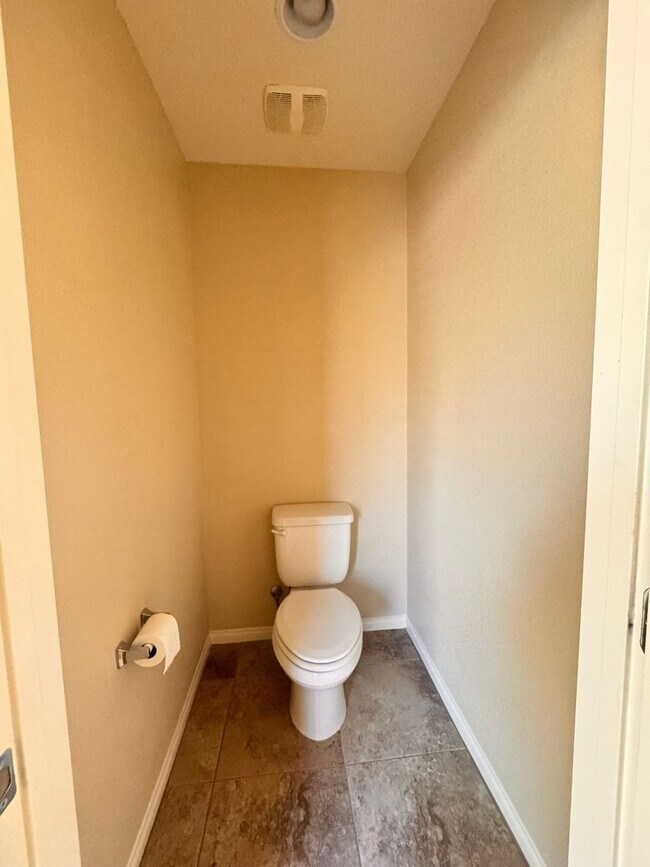 Building Photo - Beautifu 2 Story 4 bedrooms 2.5 baths located in Mountain Edge Southwest