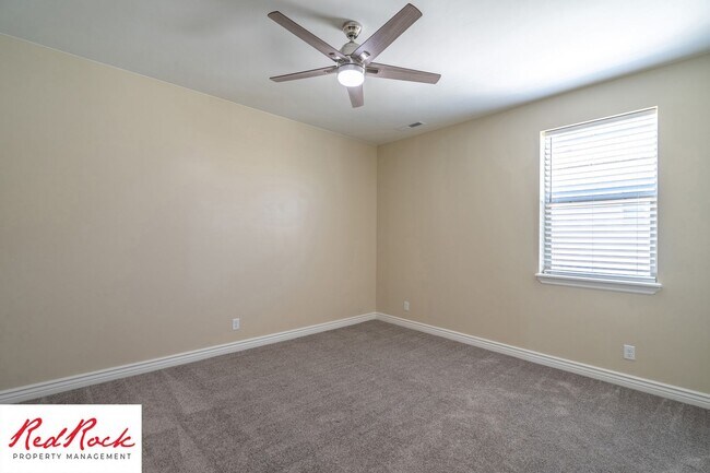 Building Photo - Stunning 4 Bedroom Home. Dog friendly!