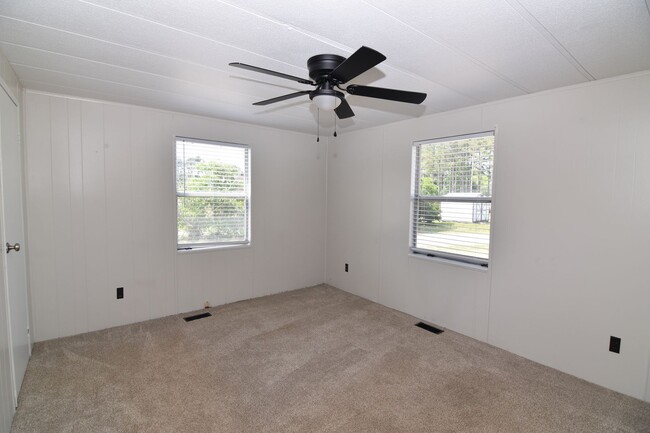 Building Photo - Spacious & Updated Double-Wide Home on a L...