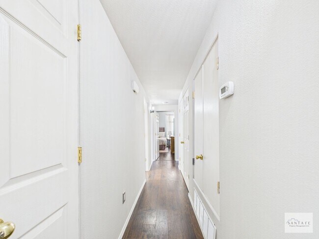 Building Photo - UNFURNISHED 3 Bedroom in Desirable Community