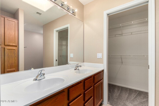 Building Photo - 7230 E Knoll St