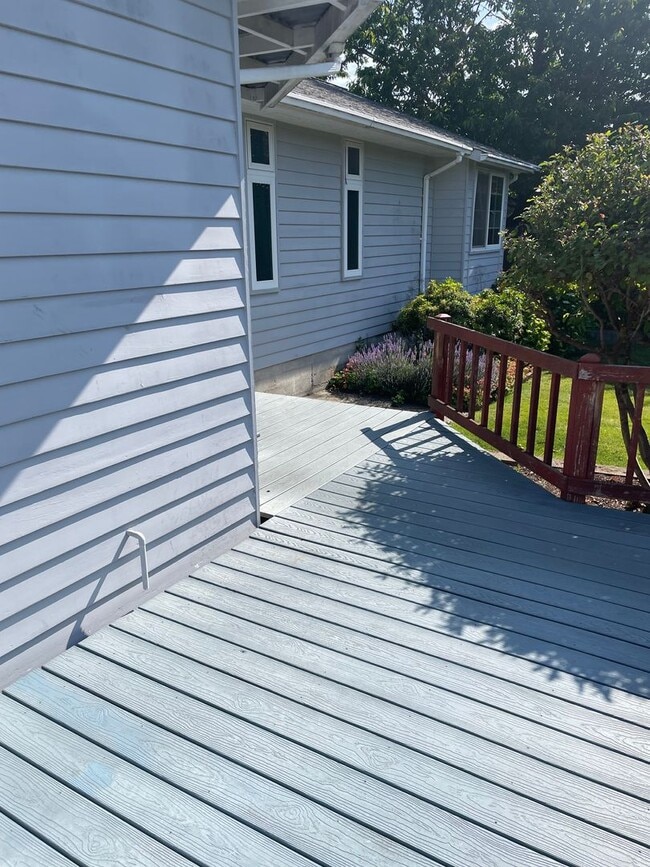 Building Photo - 2 BR/1.75 BA home in Edmonds