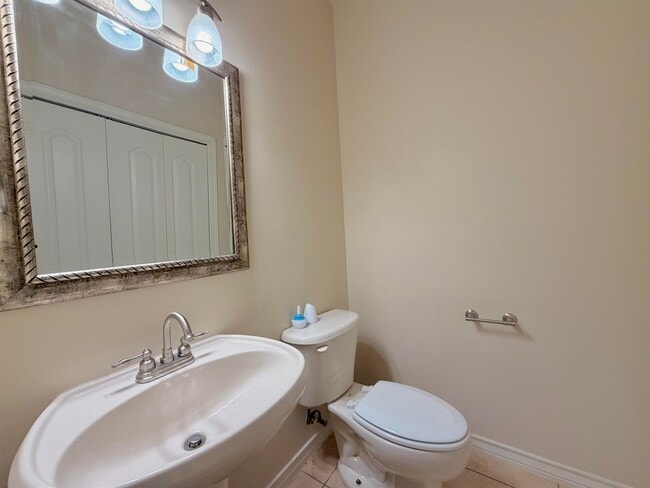Building Photo - 707 St James Dr