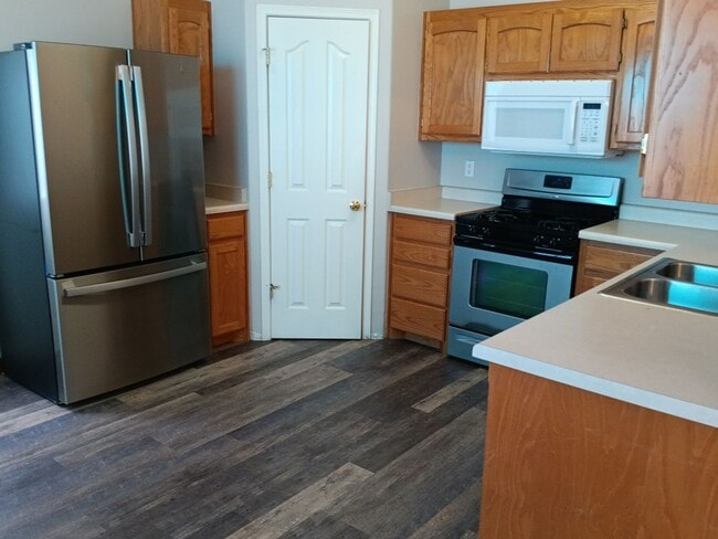 Building Photo - Charming 3-bedroom, 2-bathroom home! Comin...