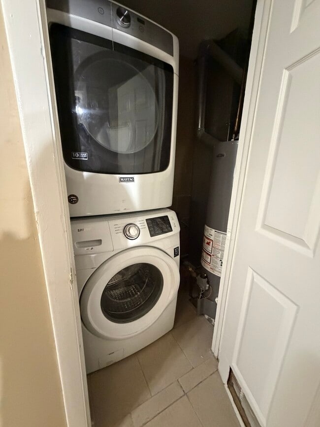 Building Photo - 16130 Justine St