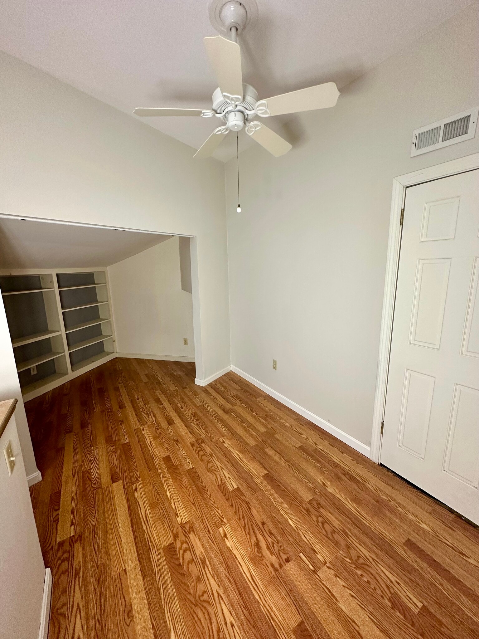 Building Photo - 4480 Post Rd