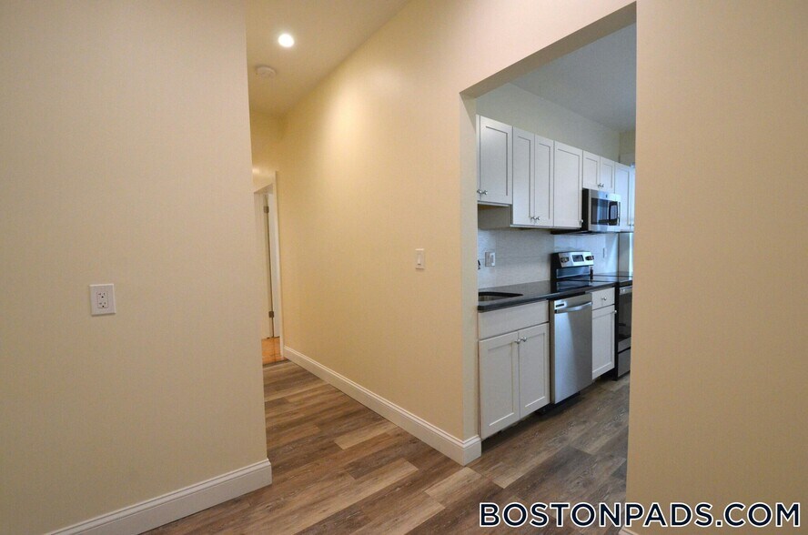 Building Photo - 35 Brookline St