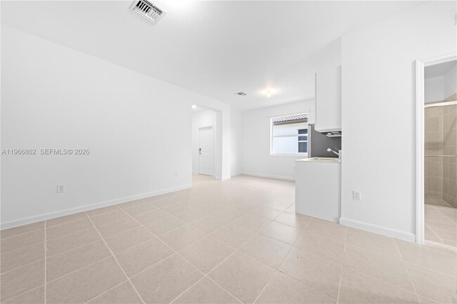 Building Photo - 2442 SE 30th St