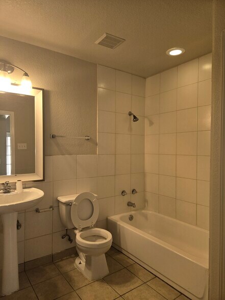 Building Photo - 9570 Bowen dr