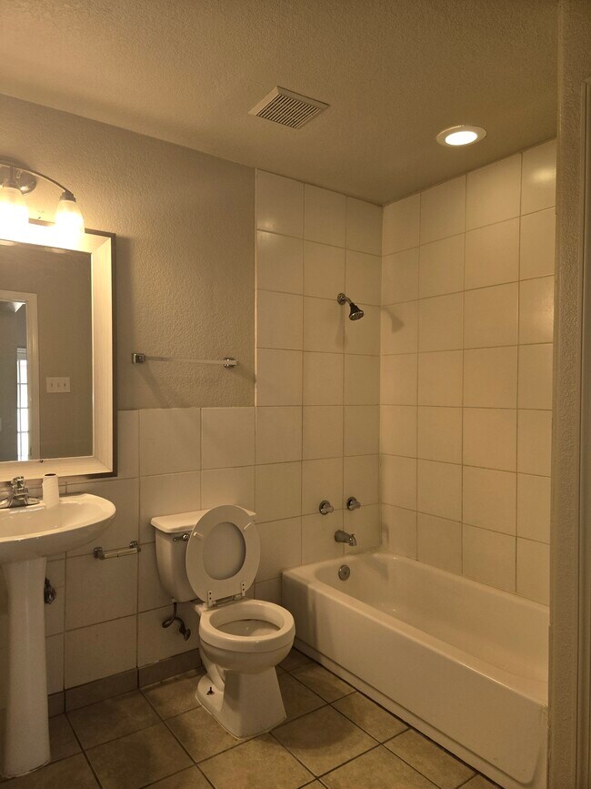 Building Photo - 9570 Bowen dr