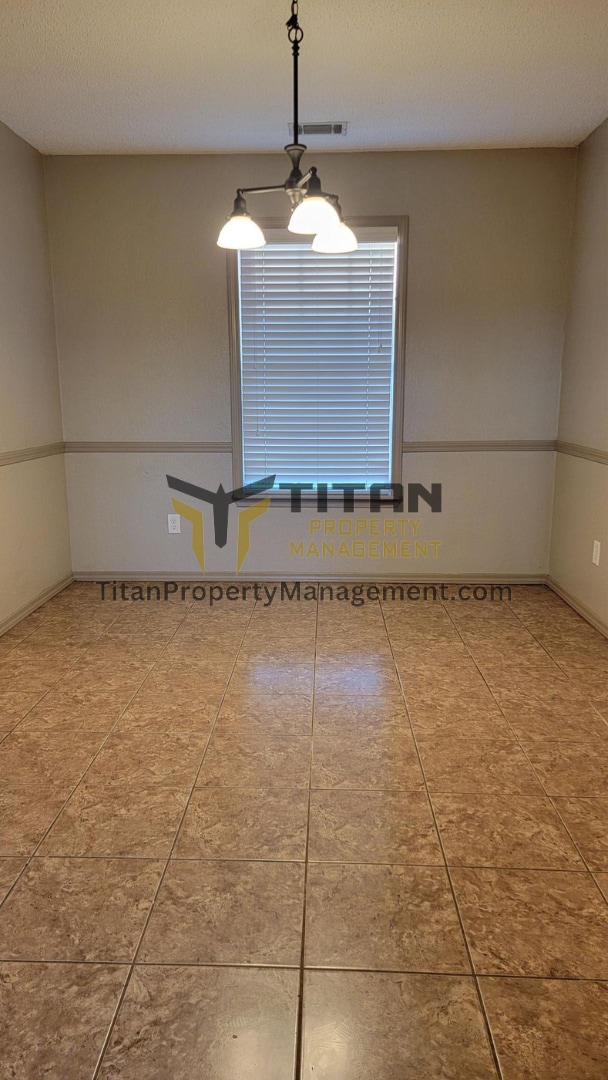 Building Photo - 3 bed/ 2 bath home by Benton River Center