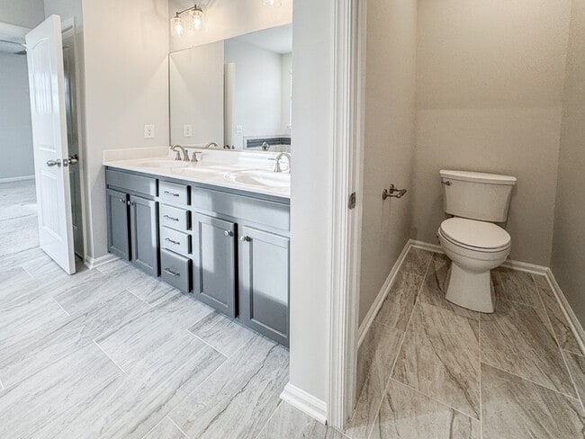 Building Photo - RENOVATED 4 BEDROOM/3 BATH IN VIRGINIA BEACH! READY FOR RENT!!