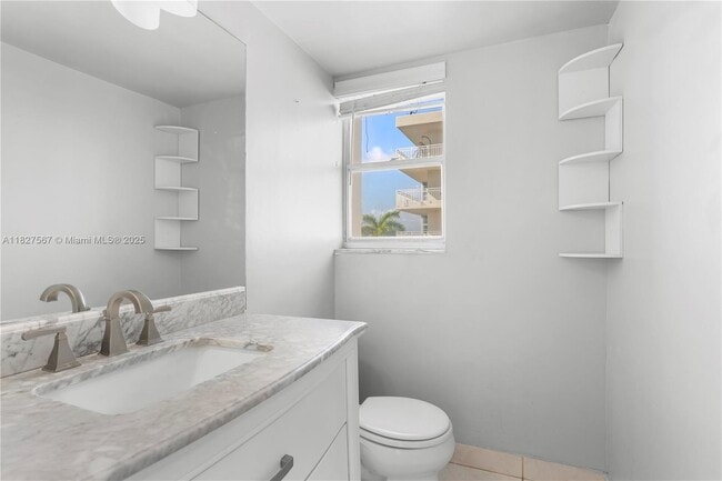 Building Photo - 9440 W Bay Harbor Dr