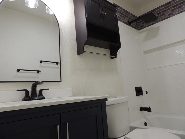 Building Photo - 2816 Catalina Dr