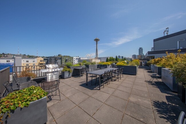 Building Photo - Matae Condominiums - Lower Queen Anne/Bell...