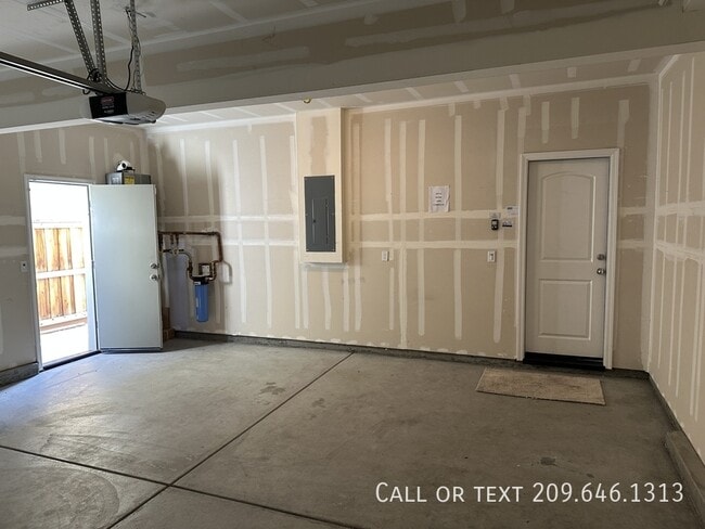 Building Photo - 17624 Monroe Dr