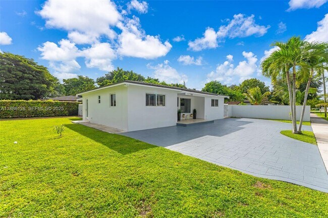 Building Photo - 4301 SW 85th Ave