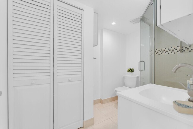 Building Photo - 1256 S Military Trail