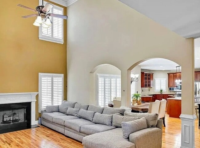 Building Photo - 2020 Washington Dr