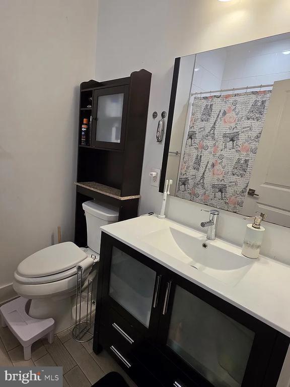 Building Photo - 512 W Montgomery Ave